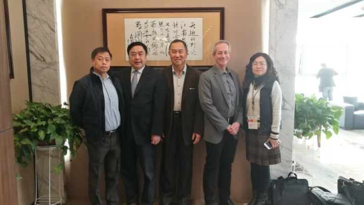 11-趙振元、副院長(zhǎng)姚虹與洪啟財(cái)副總裁一行親切合影.jpg