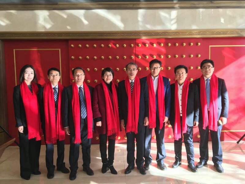 3-胡宏峻董事長(zhǎng)、薛源總經(jīng)理、王進(jìn)所長(zhǎng)、余才志副院長(zhǎng)、季超副院長(zhǎng)等在掛牌儀式上親切合影.jpg