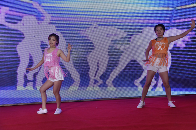 7-華東分院院辦、質(zhì)量部熱舞《Playing with fire》.jpg