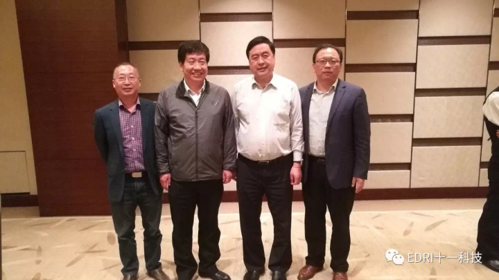 3-趙振元同志與劉濟東、樊后檐、王明云同志親切合影.jpg