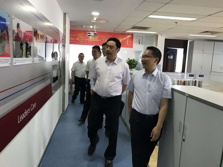 11-趙院長同志參觀天津分院辦公室，并親切看望分院的同志們.jpg